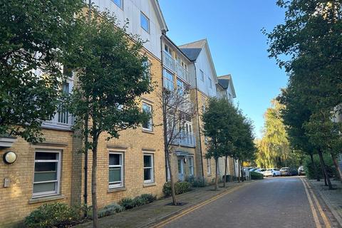 2 bed property, in St Andrews Close, £220,000