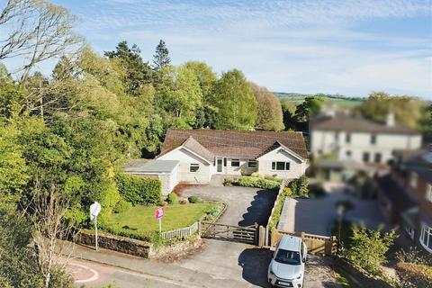 4 bed property, in Kibblestone Road, £550,000