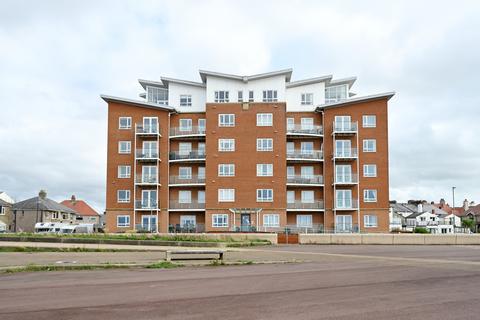 1 bed property, in Sandylands Promenade, £93,000