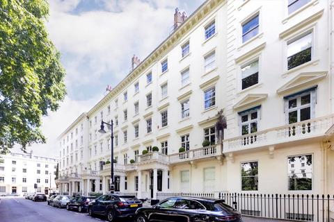 3 bed property, in Warwick Square, £1,950,000