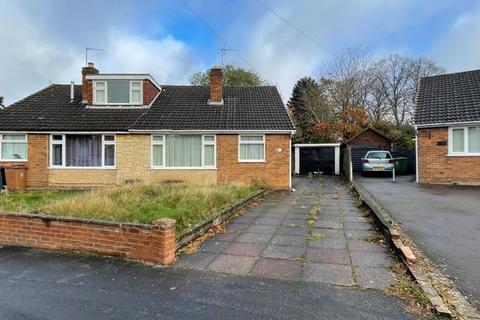2 bed property, in Maple Road, £200,000