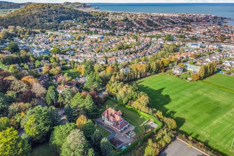 6 bed property, in Oak Drive, £1,250,000
