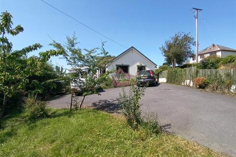 3 bed property, in Adpar, £325,000
