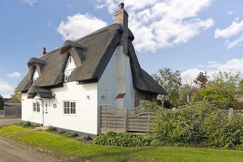 3 bed property, in Chapel End, £475,000