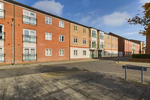 1 bed property, in Riverside Drive, £96,000