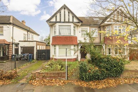 5 bed property, in Tring Avenue, £1,055,000