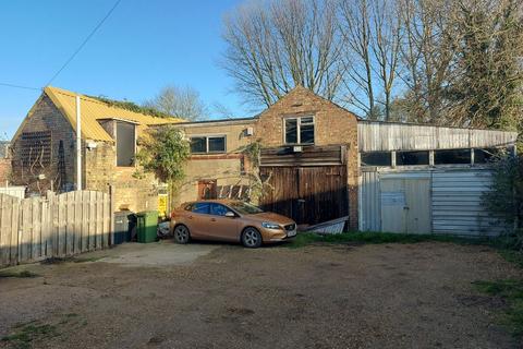 3 bed property, in Wisbech Road, £80,000