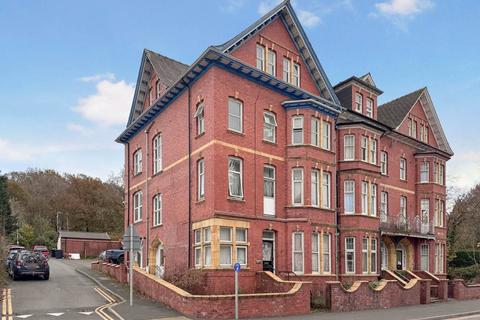 1 bed property, in Temple Street, £45,000