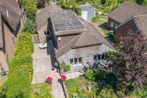 4 bed property, in Larkfield, £695,000