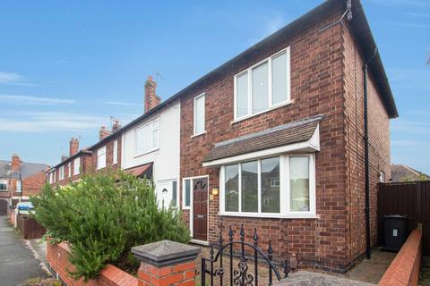 2 bed property, in Sidney Street, £150,000