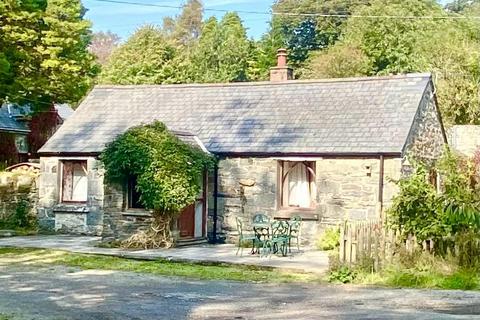 4 bed property, in Llanrhychwyn, £389,500