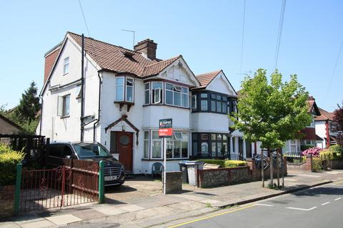 5 bed property, in Fleetwood Road, £799,950