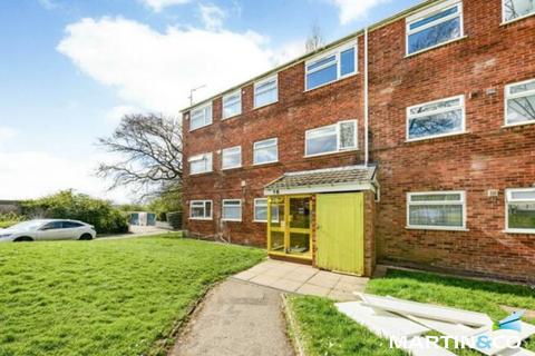 2 bed property, in Clent Way, £65,000