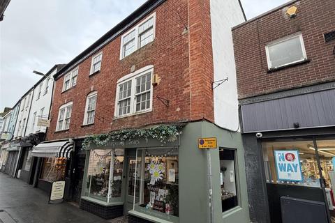 4 bed property, in Mill Street, £275,000