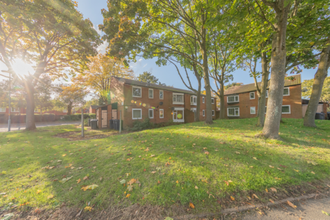 1 bed property, in Wheldrake Avenue, £130,000