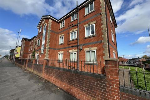 2 bed property, in Denning Place, £120,000
