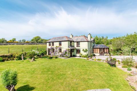 4 bed property, in Minions, £600,000