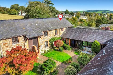 3 bed property, in Manor Road, £270,000