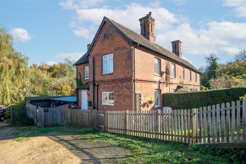 2 bed property, in Ousden, £285,000