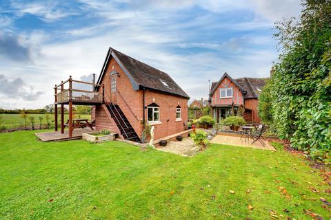 3 bed property, in Radford Road, £600,000