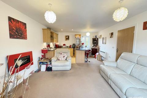 2 bed property, in Rotary Close, £70,000