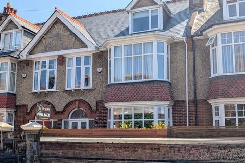 4 bed property, in Brading Avenue, £755,000