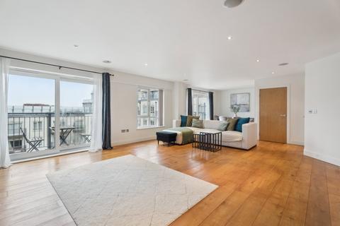 2 bed property, in Flat 59 Croft House, £650,000