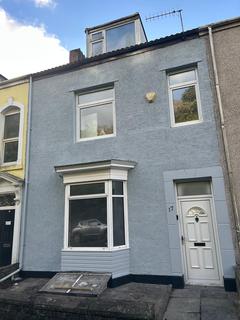 4 bed property, in Carlton Terrace, £290,000
