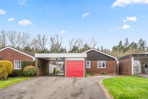 3 bed property, in Station Lane, £575,000