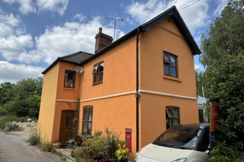 3 bed property, in Lower Street, £450,000