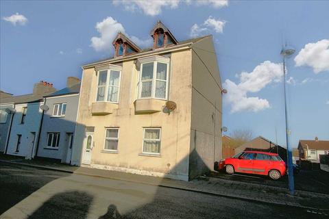 5 bed property, in 19 Queen Street, £200,000