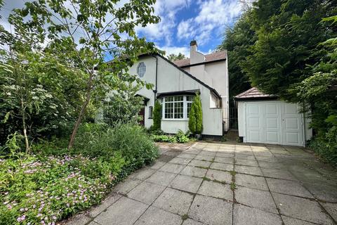 3 bed property, in Torkington Road, £450,000