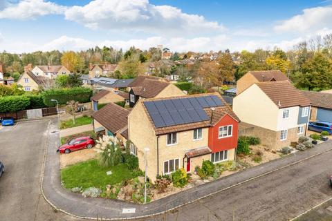 4 bed property, in Carters Close, £500,000