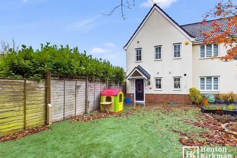 3 bed property, in Lennox Close, £450,000