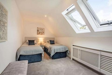 3 bed property, in Bicester Road, £890,000