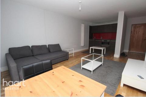1 bed property, in Shires Lane, £120,000