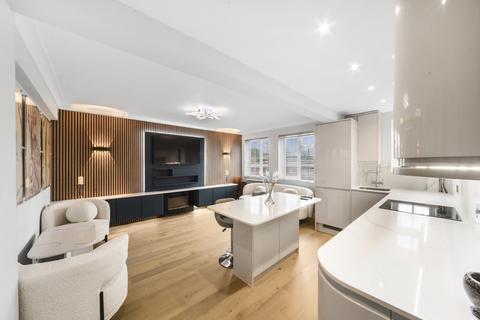 1 bed property, in Goldhawk Road, £200,000