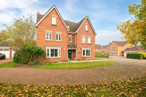 6 bed property, in Londinium Way, £550,000