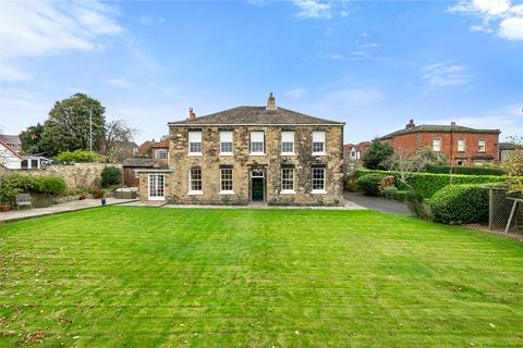 4 bed property, in Grove House, £900,000