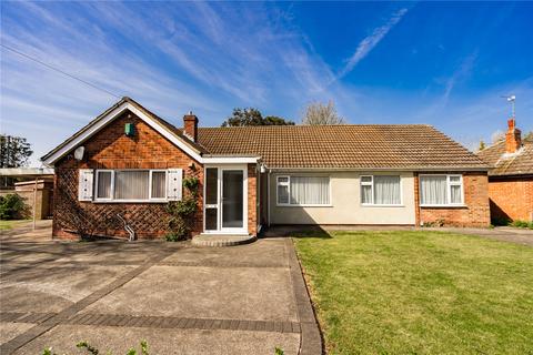 4 bed property, in Augusta Close, £300,000