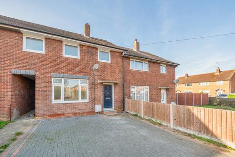 3 bed property, in Avon Crescent, £175,000