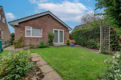 3 bed property, in Oakengrove Close, £475,000