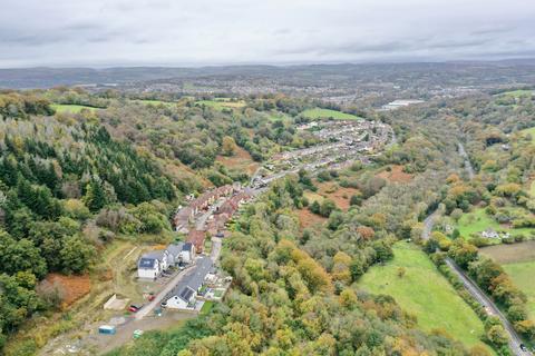 Land, in The Glade, £125,000