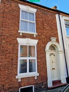 2 bed property, in Denmark Road, £195,000
