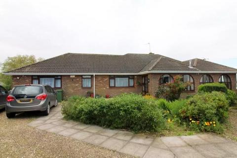 3 bed property, in Holmpton, £570,000