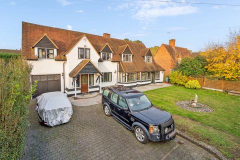 4 bed property, in Elm Close, £975,000