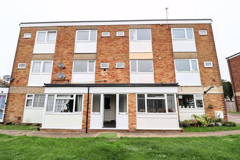 2 bed property, in 3 St Margarets Court, £115,000