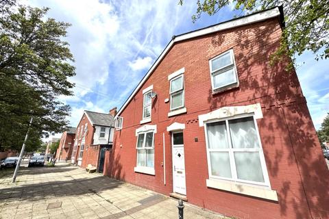 4 bed property, in Langham Road, £260,000
