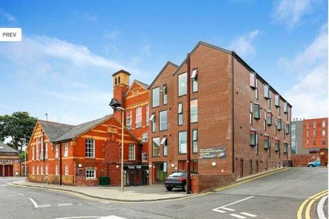 1 bed property, in George Street, £65,000