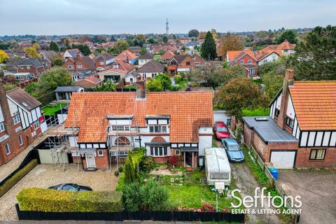 3 bed property, in Harvey Lane, £325,000